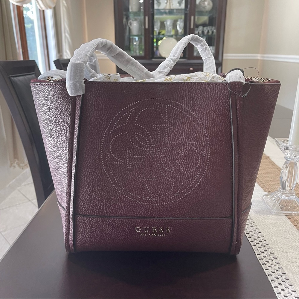 Guess Los Angeles Brand New Bag w/Tag!